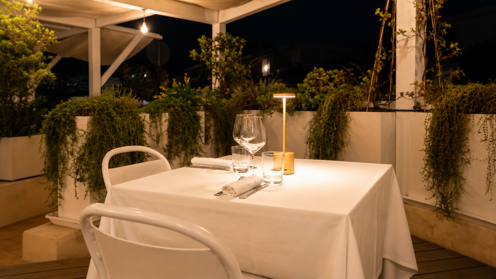 Terrazza di TERRA Villasimius la sera